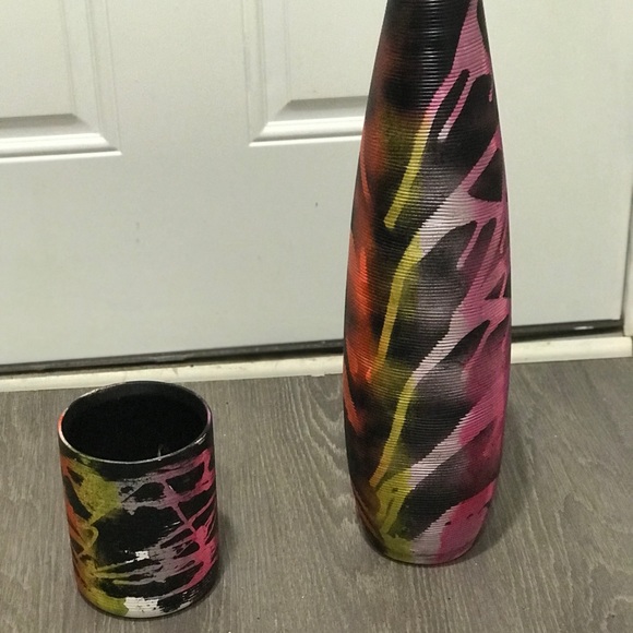 A set-multi-colored fluorescent ceramic vases uses, various techniques to color. - Picture 3 of 4